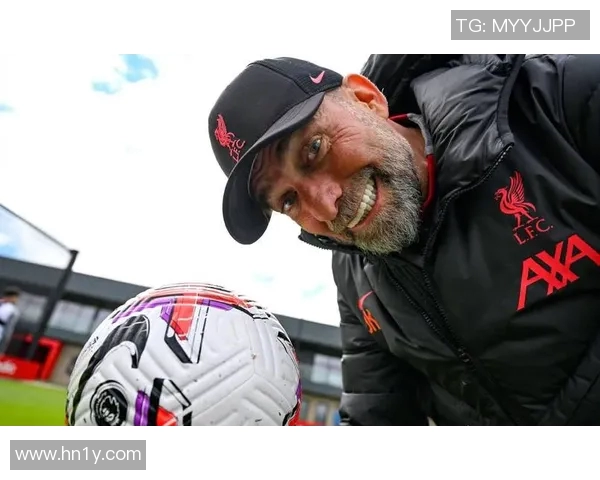 足球明星阿兰亲笔签名珍藏品发布会盛况回顾与球迷互动精彩瞬间